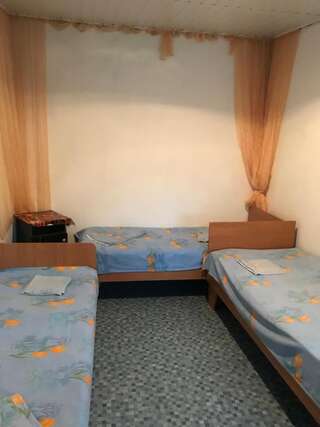 Гостиница Guest House Otdykh U Morya Поповка Бюджетный двухместный номер с 2 отдельными кроватями-3